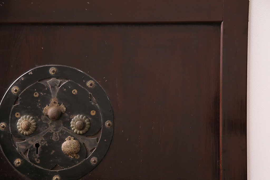 アンティーク建具　美品!　漆が美しい富山産の格子入り蔵戸(引き戸、玄関戸)(R-049748)