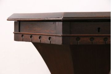 アンティーク家具　イギリスアンティーク　ウォールナット材　小物収納にもなるクラシカルな佇まいが魅力のゲームテーブル(サイドテーブル、花台)(R-049750)