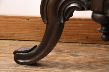 アンティーク家具　イギリスアンティーク　ウォールナット材　小物収納にもなるクラシカルな佇まいが魅力のゲームテーブル(サイドテーブル、花台)(R-049750)