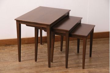 ヴィンテージ家具　北欧家具　北欧ビンテージ　ローズウッド材製のレアなネストテーブル(サイドテーブル、カフェテーブル)(R-049751)
