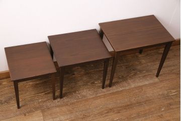 ヴィンテージ家具　北欧家具　北欧ビンテージ　ローズウッド材製のレアなネストテーブル(サイドテーブル、カフェテーブル)(R-049751)
