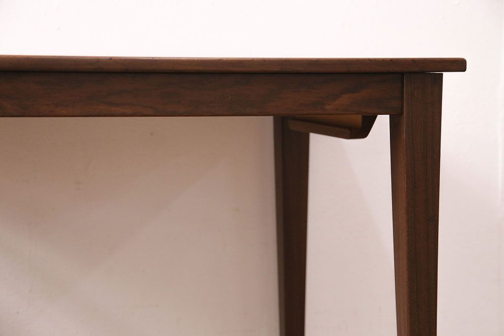 ヴィンテージ家具　北欧家具　北欧ビンテージ　ローズウッド材製のレアなネストテーブル(サイドテーブル、カフェテーブル)(R-049751)