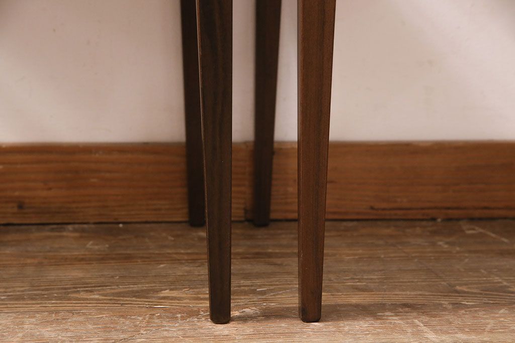 ヴィンテージ家具　北欧家具　北欧ビンテージ　ローズウッド材製のレアなネストテーブル(サイドテーブル、カフェテーブル)(R-049751)