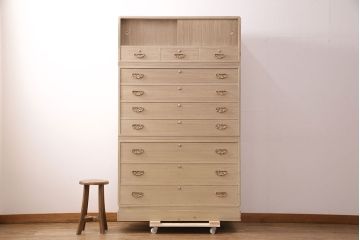 中古　国産　並厚　松・竹・梅のデザインが施された繊細で上品な引手が魅力の総桐箪笥(和タンス、衣装箪笥、引き出し、チェスト、桐たんす)(定価約70万円)(R-049756)