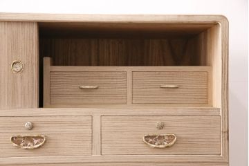 中古　国産　並厚　松・竹・梅のデザインが施された繊細で上品な引手が魅力の総桐箪笥(和タンス、衣装箪笥、引き出し、チェスト、桐たんす)(定価約70万円)(R-049756)