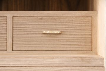 中古　国産　並厚　松・竹・梅のデザインが施された繊細で上品な引手が魅力の総桐箪笥(和タンス、衣装箪笥、引き出し、チェスト、桐たんす)(定価約70万円)(R-049756)