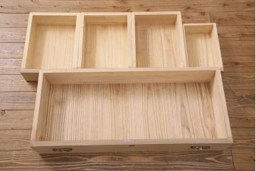 中古　国産　並厚　松・竹・梅のデザインが施された繊細で上品な引手が魅力の総桐箪笥(和タンス、衣装箪笥、引き出し、チェスト、桐たんす)(定価約70万円)(R-049756)