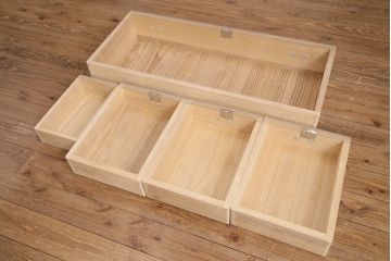 中古　国産　並厚　松・竹・梅のデザインが施された繊細で上品な引手が魅力の総桐箪笥(和タンス、衣装箪笥、引き出し、チェスト、桐たんす)(定価約70万円)(R-049756)