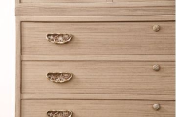 中古　国産　並厚　松・竹・梅のデザインが施された繊細で上品な引手が魅力の総桐箪笥(和タンス、衣装箪笥、引き出し、チェスト、桐たんす)(定価約70万円)(R-049756)