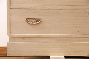 中古　国産　並厚　松・竹・梅のデザインが施された繊細で上品な引手が魅力の総桐箪笥(和タンス、衣装箪笥、引き出し、チェスト、桐たんす)(定価約70万円)(R-049756)