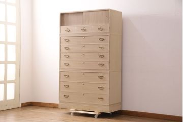中古　国産　並厚　松・竹・梅のデザインが施された繊細で上品な引手が魅力の総桐箪笥(和タンス、衣装箪笥、引き出し、チェスト、桐たんす)(定価約70万円)(R-049756)