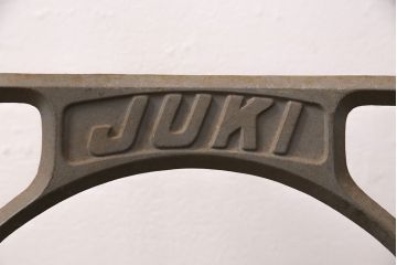 和製アンティーク　JUKI(ジューキ)　天板を付けて仕上げる、カフェ風インテリアに活躍するミシンの鉄脚(ミシンテーブル、ミシン台、ミシン脚)(R-049757)