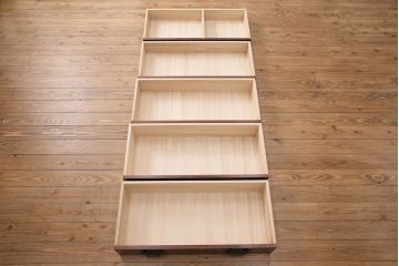 中古　美品　国産　前面タモ材　落ち着きのある空間づくりにおすすめ!和モダンな佇まいが魅力の民芸チェスト(引き出し、衣装箪笥、収納タンス)(定価約45万円)(R-049758)