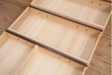 中古　美品　国産　前面タモ材　落ち着きのある空間づくりにおすすめ!和モダンな佇まいが魅力の民芸チェスト(引き出し、衣装箪笥、収納タンス)(定価約45万円)(R-049758)