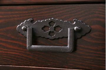 中古　美品　国産　前面タモ材　落ち着きのある空間づくりにおすすめ!和モダンな佇まいが魅力の民芸チェスト(引き出し、衣装箪笥、収納タンス)(定価約45万円)(R-049758)