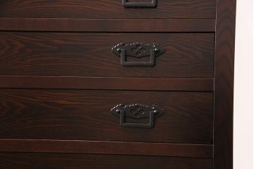 中古　美品　国産　前面タモ材　落ち着きのある空間づくりにおすすめ!和モダンな佇まいが魅力の民芸チェスト(引き出し、衣装箪笥、収納タンス)(定価約45万円)(R-049758)