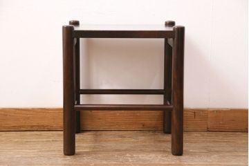 中古　北海道民芸家具　シンプルな佇まいがお部屋に取り入れやすい板座のスツール(花台、サイドテーブル、飾り台)(R-049759)