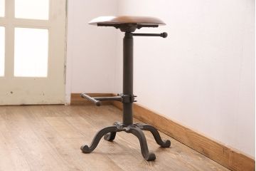中古　ブランド家具　無骨な佇まいが格好良い!インダストリアルな空間におすすめのスツール(椅子、カウンタースツール、ハイスツール)(R-049760)