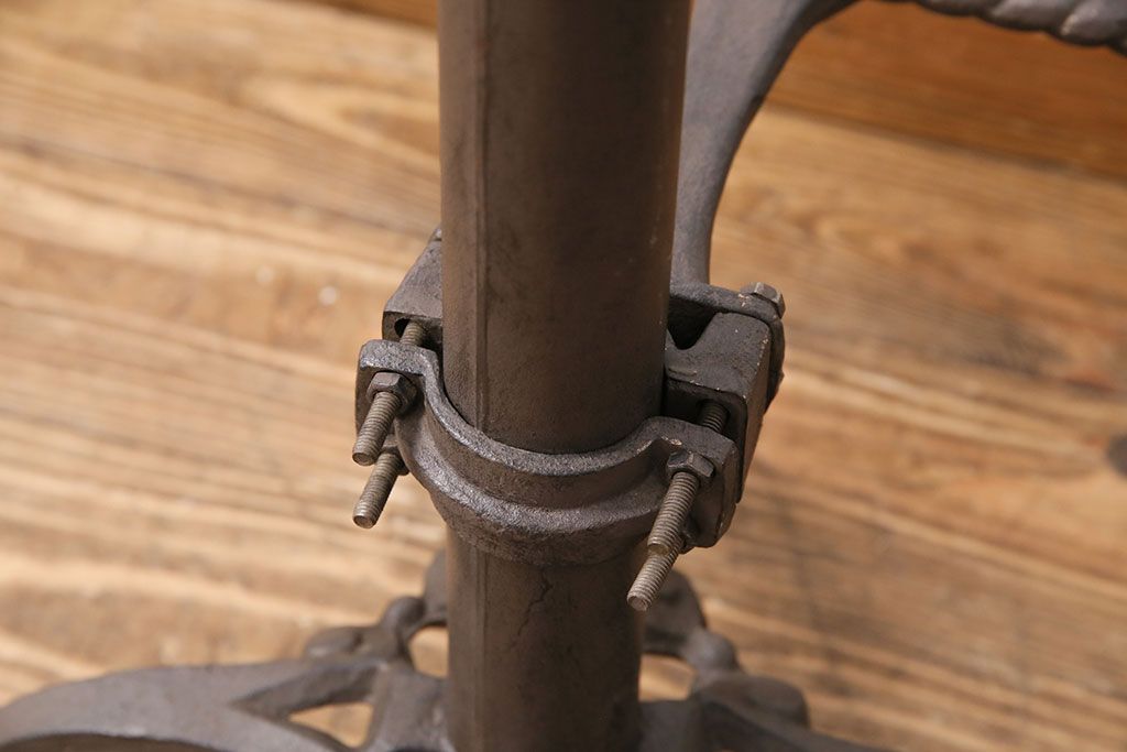 中古　ブランド家具　無骨な佇まいが格好良い!インダストリアルな空間におすすめのスツール(椅子、カウンタースツール、ハイスツール)(R-049760)