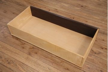 中古　美品　伝統工芸　軽井沢彫り　繊細な桜の図が見事なワードローブ(洋服タンス、チェスト、衣装箪笥)(R-049764)