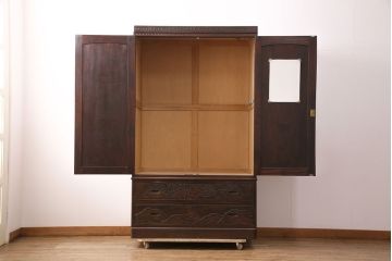 中古　美品　伝統工芸　軽井沢彫り　繊細な桜の図が見事なワードローブ(洋服タンス、チェスト、衣装箪笥)(R-049764)