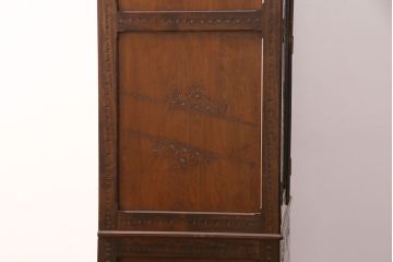中古　美品　伝統工芸　軽井沢彫り　繊細な桜の図が見事なワードローブ(洋服タンス、チェスト、衣装箪笥)(R-049764)