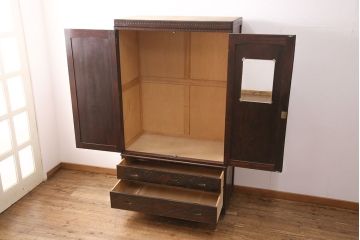 中古　美品　伝統工芸　軽井沢彫り　繊細な桜の図が見事なワードローブ(洋服タンス、チェスト、衣装箪笥)(R-049764)