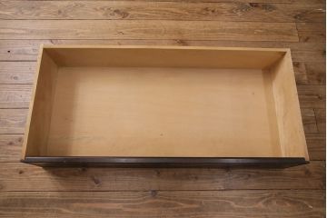 中古　美品　伝統工芸　軽井沢彫り　繊細な桜の図が見事なワードローブ(洋服タンス、チェスト、衣装箪笥)(R-049764)