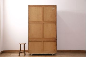 中古　美品　伝統工芸　軽井沢彫り　繊細な桜の図が見事なワードローブ(洋服タンス、チェスト、衣装箪笥)(R-049764)