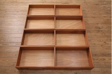 ヴィンテージ家具　北欧ビンテージ　G-PLAN(ジープラン)　取っ手の形が個性的なリビングボード(引き出し、ドロワー、サイドチェスト)(R-049767)