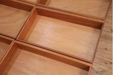 ヴィンテージ家具　北欧ビンテージ　G-PLAN(ジープラン)　取っ手の形が個性的なリビングボード(引き出し、ドロワー、サイドチェスト)(R-049767)