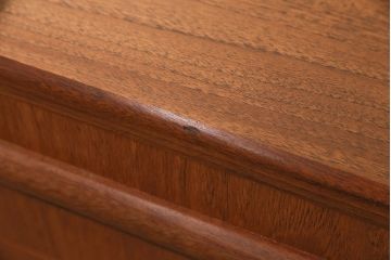 ヴィンテージ家具　北欧ビンテージ　G-PLAN(ジープラン)　取っ手の形が個性的なリビングボード(引き出し、ドロワー、サイドチェスト)(R-049767)