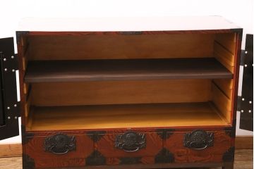 ヴィンテージ家具　脚付きリメイク　衣装盆・棚板付き　手打ち金具の繊細な意匠が目を引く仙台箪笥(引き出し、チェスト、着物箪笥、ビンテージ)(R-049775)