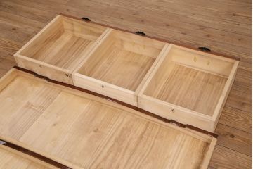 ヴィンテージ家具　脚付きリメイク　衣装盆・棚板付き　手打ち金具の繊細な意匠が目を引く仙台箪笥(引き出し、チェスト、着物箪笥、ビンテージ)(R-049775)