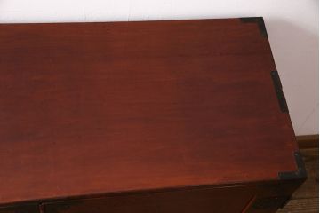 ヴィンテージ家具　脚付きリメイク　衣装盆・棚板付き　手打ち金具の繊細な意匠が目を引く仙台箪笥(引き出し、チェスト、着物箪笥、ビンテージ)(R-049775)