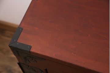 ヴィンテージ家具　脚付きリメイク　衣装盆・棚板付き　手打ち金具の繊細な意匠が目を引く仙台箪笥(引き出し、チェスト、着物箪笥、ビンテージ)(R-049775)