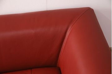 中古　IDC大塚家具　本革L/S　コンフォート　レッドカラーが目を引くソファセット(定価約58万円)(3人掛け、4人掛け)(R-049790)