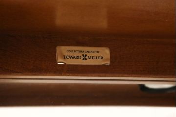 中古　美品　ハワード・ミラー社　高級時計メーカーによる上質なキャビネット(飾り棚、キュリオケース、コレクションケース、ガラスケース)(定価約37万円)(R-049791)
