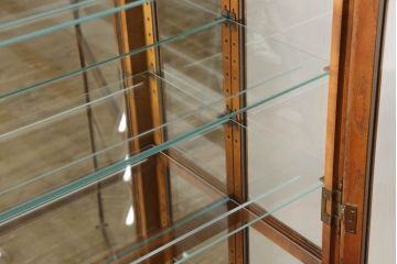 中古　美品　ハワード・ミラー社　高級時計メーカーによる上質なキャビネット(飾り棚、キュリオケース、コレクションケース、ガラスケース)(定価約37万円)(R-049791)