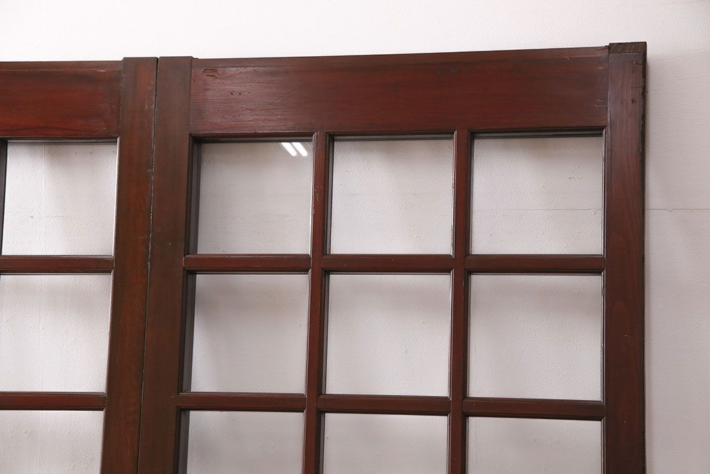 アンティーク建具　和モダンな雰囲気を高めるヒノキ材製格子蔵戸2枚セット(きつね格子、狐格子、引き戸、玄関戸、格子戸、マス目、升目)(R-049792)