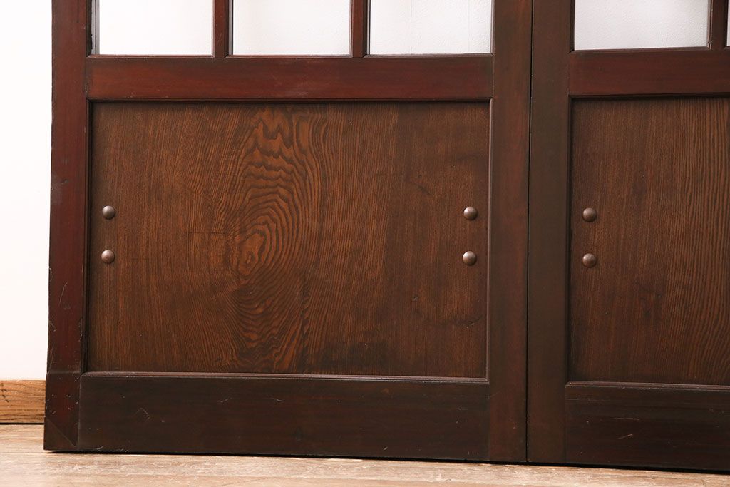 アンティーク建具　和モダンな雰囲気を高めるヒノキ材製格子蔵戸2枚セット(きつね格子、狐格子、引き戸、玄関戸、格子戸、マス目、升目)(R-049792)