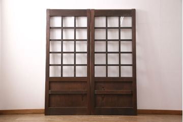 アンティーク建具　和モダンな雰囲気を高めるヒノキ材製格子蔵戸2枚セット(きつね格子、狐格子、引き戸、玄関戸、格子戸、マス目、升目)(R-049792)