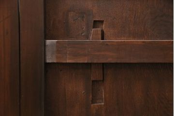 アンティーク建具　和モダンな雰囲気を高めるヒノキ材製格子蔵戸2枚セット(きつね格子、狐格子、引き戸、玄関戸、格子戸、マス目、升目)(R-049792)