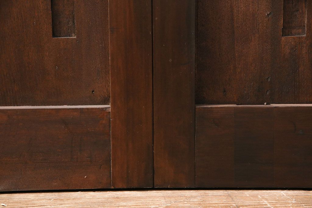 アンティーク建具　和モダンな雰囲気を高めるヒノキ材製格子蔵戸2枚セット(きつね格子、狐格子、引き戸、玄関戸、格子戸、マス目、升目)(R-049792)