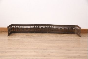 イギリスアンティーク　凝ったデザインがお洒落な空間づくりに活躍する希少なストーブガード(暖炉、ファイヤーガード、フェンダー)(R-049796)