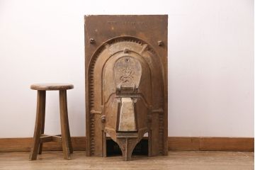 イギリスアンティーク　お洒落なインテリアとして活躍する、重厚感のあるマントルピース(暖炉、ファイヤープレイス、ディスプレイ)(R-049798)