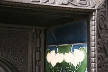 イギリスアンティークアンティーク　色鮮やかな花柄が華やかさを演出するマントルピース(暖炉、ファイヤープレイス)(R-049799)