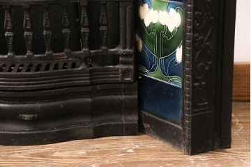 イギリスアンティークアンティーク　色鮮やかな花柄が華やかさを演出するマントルピース(暖炉、ファイヤープレイス)(R-049799)