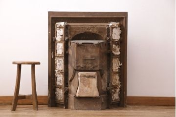 イギリスアンティークアンティーク　色鮮やかな花柄が華やかさを演出するマントルピース(暖炉、ファイヤープレイス)(R-049799)