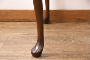 中古　アメリカ製　高級輸入家具　HARDEN(ハーデン)社　優雅な雰囲気漂うマホガニー材製のサイドテーブル(ナイトテーブル、カフェテーブル)(R-049801)